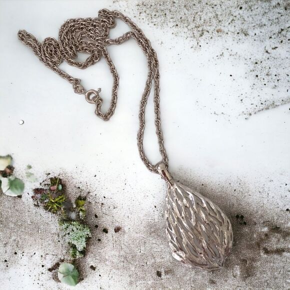 Modernist Necklace Open Work Teardrop Pendant Chunky Silver Tone Diamond Cut - Picture 13 of 16